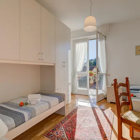 Dolce Orizzonte: 2 Balconies, 50 Meters From The Maggiore - Happy