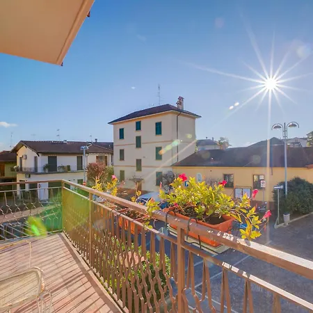 Dolce Orizzonte: 2 Balconies, 50 Meters From The Maggiore - Happy